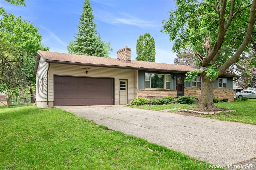 2757 Vassar Drive, Grand Rapids, MI 49506