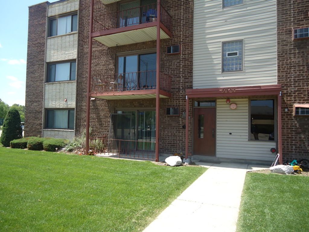 5724 111th Street 1C, Chicago Ridge, IL 60415