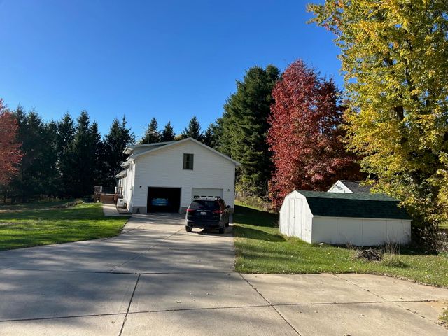 320 Williams Street, Perry, MI 48872