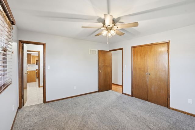 14 Helena Drive, Schererville, IN 46375