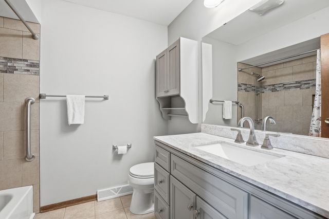 14 Helena Drive, Schererville, IN 46375