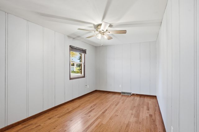 14 Helena Drive, Schererville, IN 46375