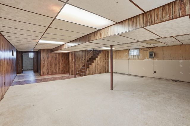 14 Helena Drive, Schererville, IN 46375