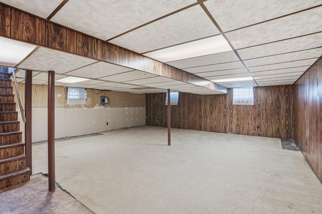 14 Helena Drive, Schererville, IN 46375