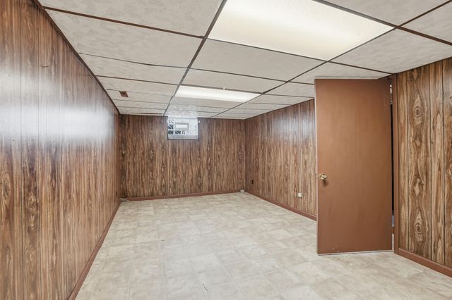 14 Helena Drive, Schererville, IN 46375