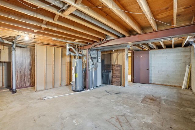 14 Helena Drive, Schererville, IN 46375