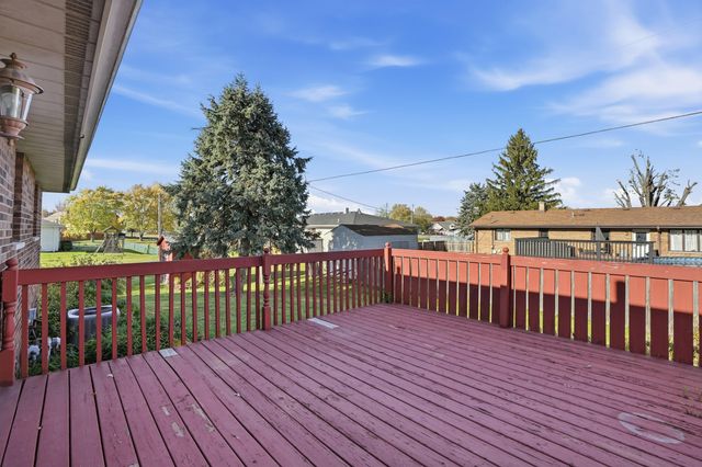 14 Helena Drive, Schererville, IN 46375