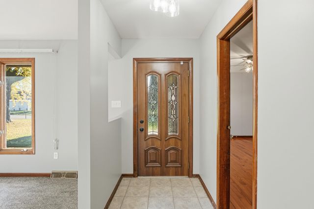 14 Helena Drive, Schererville, IN 46375