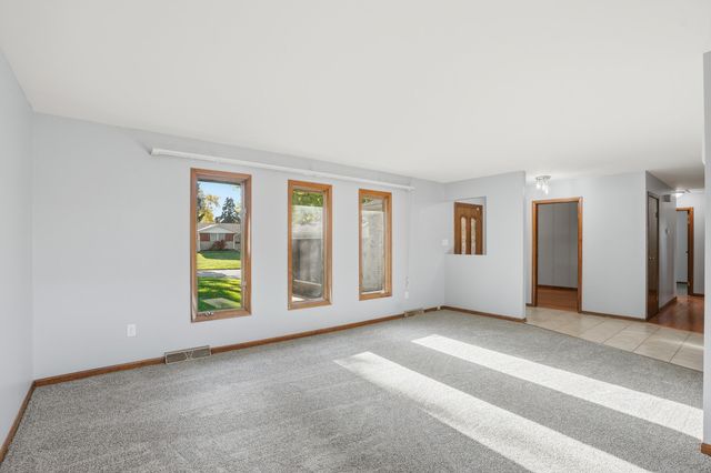 14 Helena Drive, Schererville, IN 46375