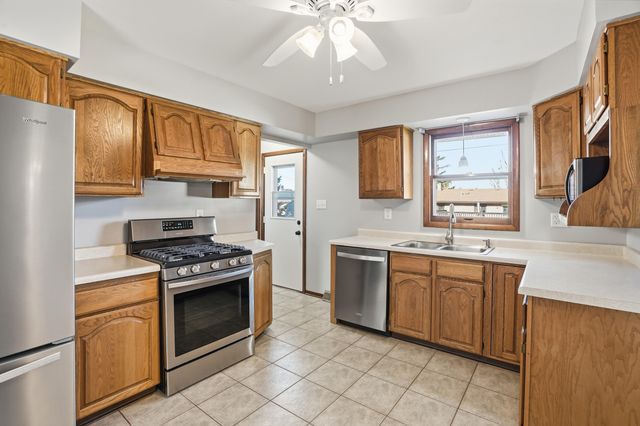 14 Helena Drive, Schererville, IN 46375