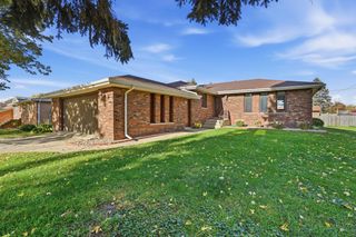 14 Helena Drive, Schererville, IN 46375