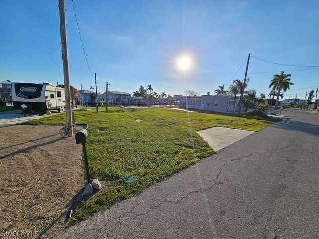 3811 Coconut DR, Other, FL 33956