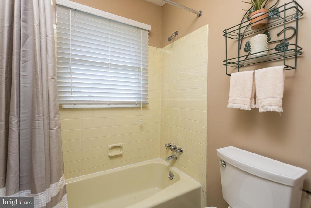 Image 19 of property listing at 709 BAYBERRY RD, Edgewood, MD 21040