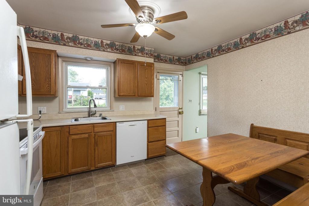 Image 9 of property listing at 709 BAYBERRY RD, Edgewood, MD 21040