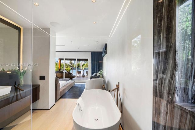 244 W San Marino Dr, Miami Beach, FL 33139