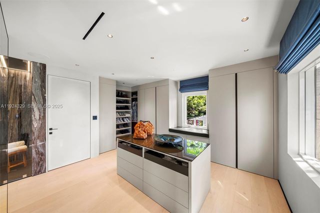 244 W San Marino Dr, Miami Beach, FL 33139