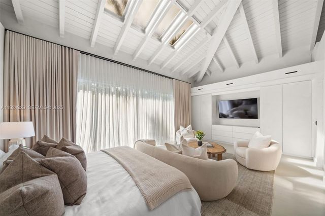 244 W San Marino Dr, Miami Beach, FL 33139