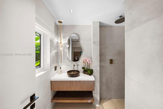 244 W San Marino Dr, Miami Beach, FL 33139