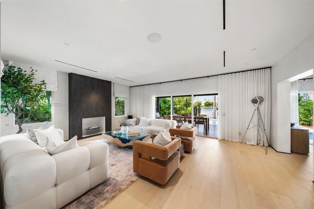 244 W San Marino Dr, Miami Beach, FL 33139