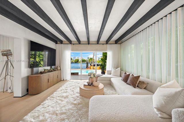 244 W San Marino Dr, Miami Beach, FL 33139