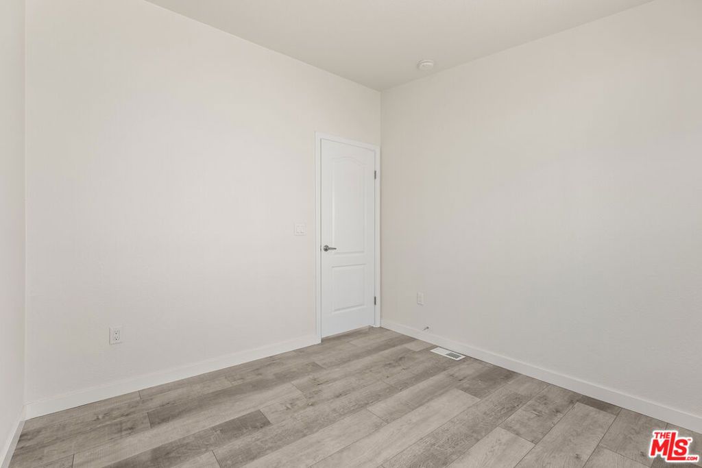 Image 13 of property listing at 8250 Lankershim Boulevard 137, North Hollywood, CA 91605