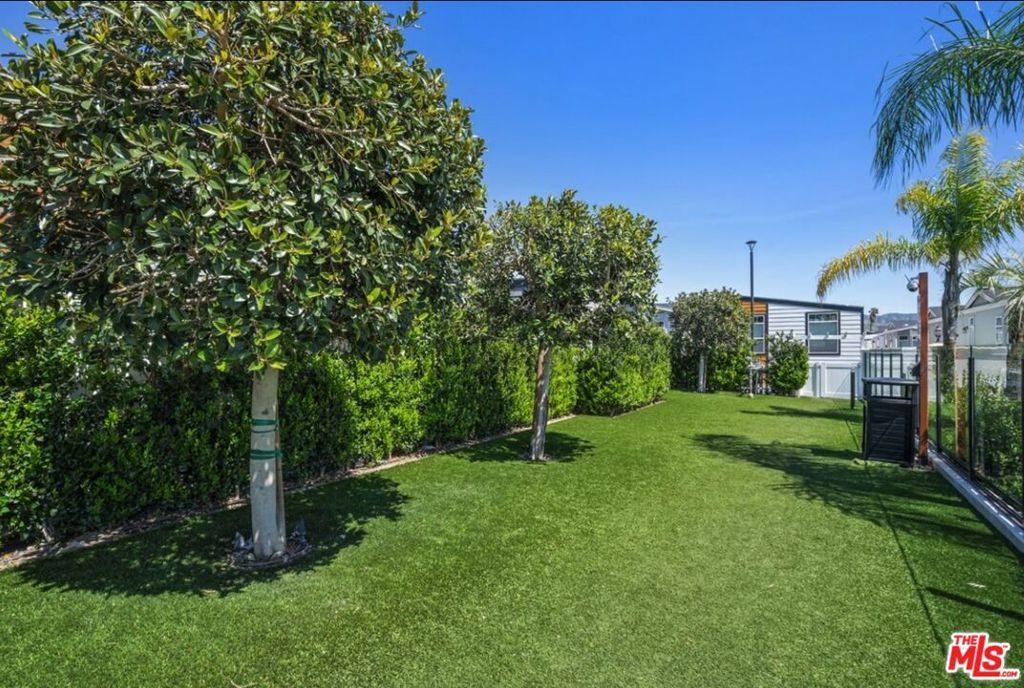 Image 17 of property listing at 8250 Lankershim Boulevard 137, North Hollywood, CA 91605