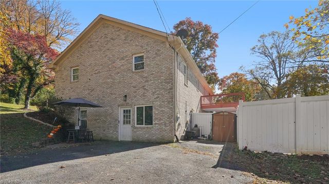 1608 Sharon Road, Winston-salem, NC 27103