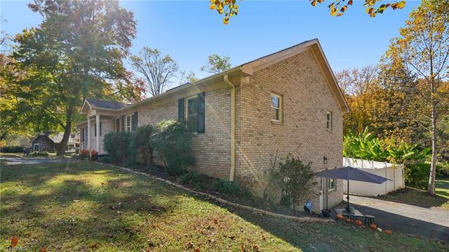 1608 Sharon Road, Winston-salem, NC 27103