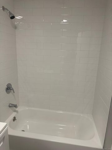 422 Lafayette Street 1R, Bridgeport, CT 06604