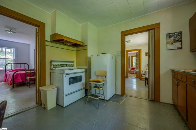 77 First Street, Tryon, NC 28782