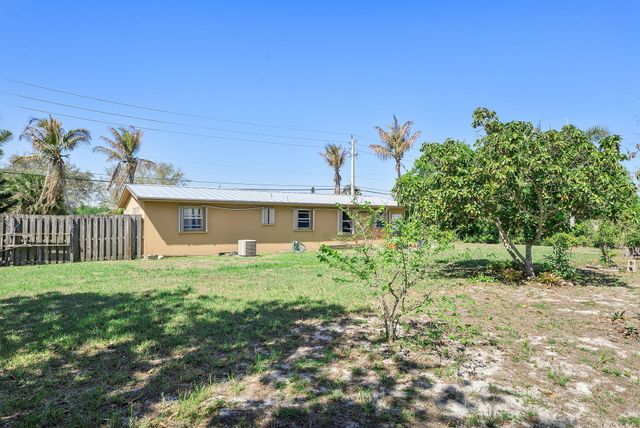 3177 SE Golden Gate Avenue, Stuart, FL 34997