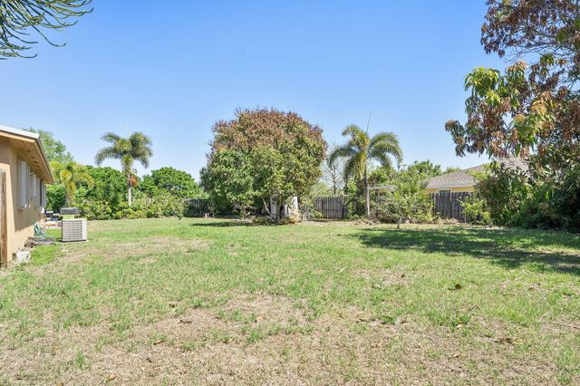 3177 SE Golden Gate Avenue, Stuart, FL 34997