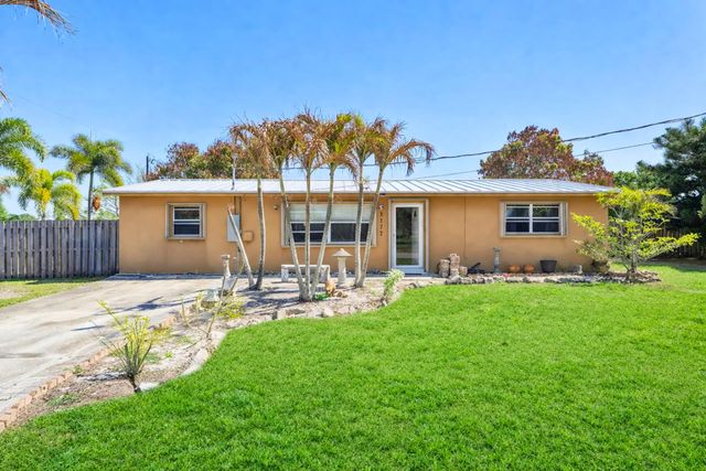 3177 SE Golden Gate Avenue, Stuart, FL 34997