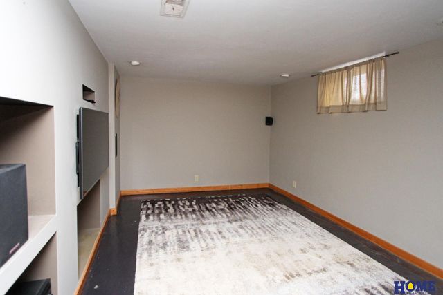 3028 Puritan Avenue, Lincoln, NE 68502