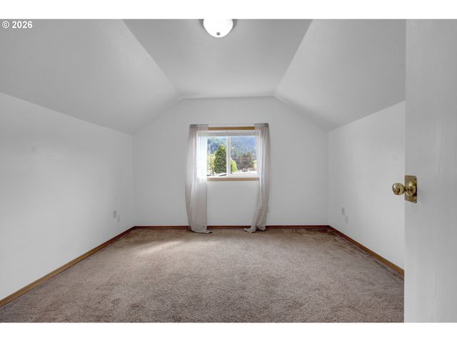 47638 Hwy 58, Oakridge, OR 97463