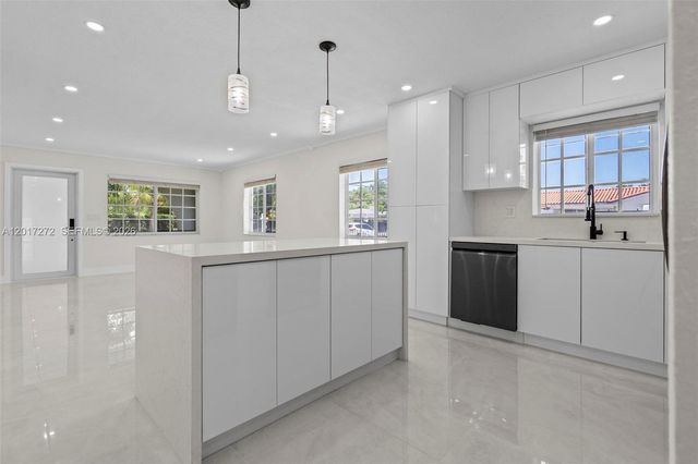1900 SW 24th St, Miami, FL 33145