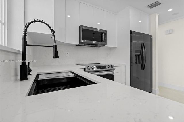 1900 SW 24th St, Miami, FL 33145
