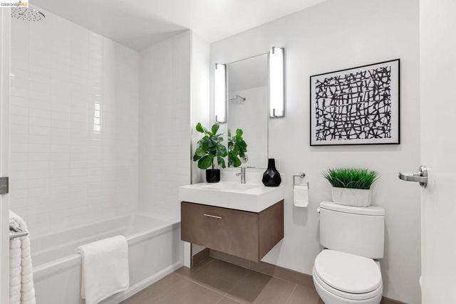 51 Innes Ct 204, San Francisco, CA 94124