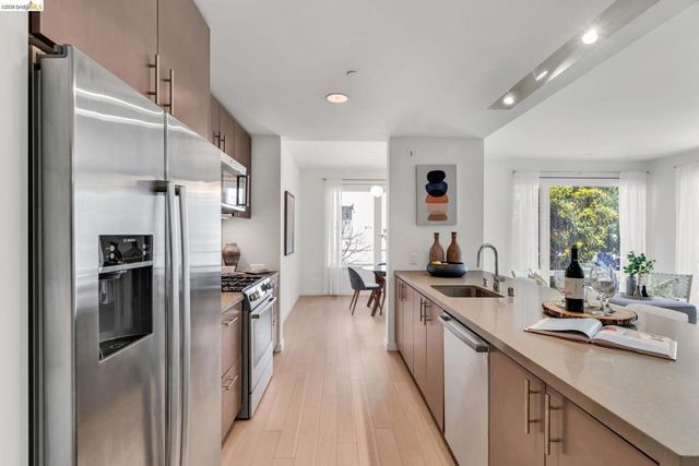 51 Innes Ct 204, San Francisco, CA 94124