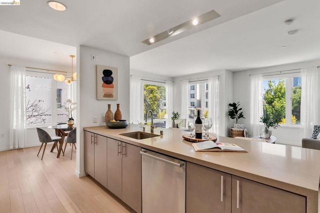 51 Innes Ct 204, San Francisco, CA 94124