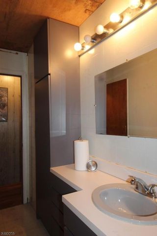 24 Hillside Rd, Rockaway Twp., NJ 07866