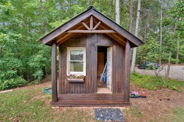 1355 White Road, White, GA 30184