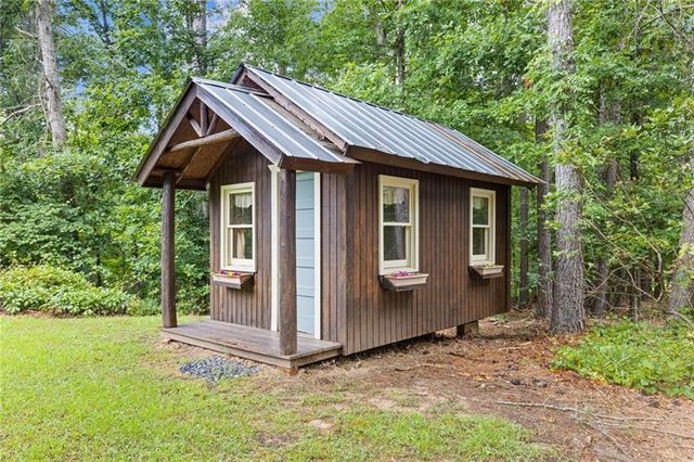 1355 White Road, White, GA 30184