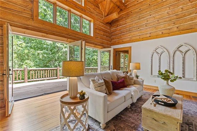 1355 White Road, White, GA 30184