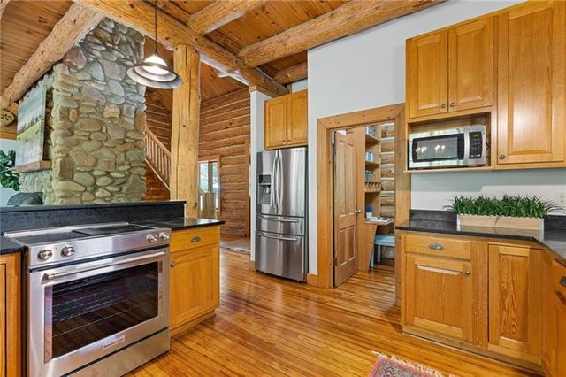 1355 White Road, White, GA 30184