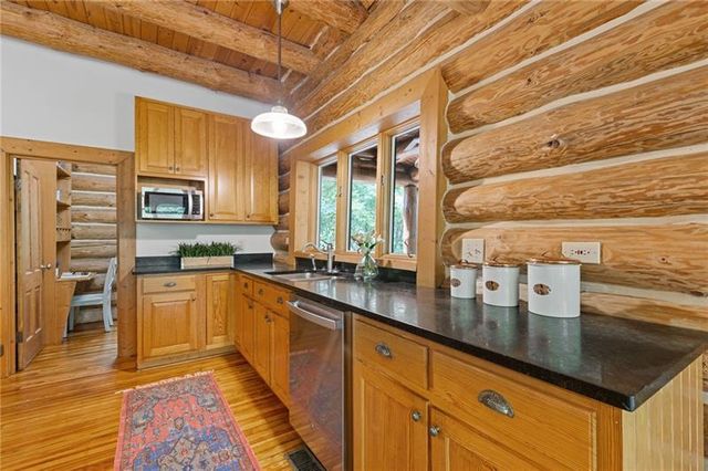 1355 White Road, White, GA 30184