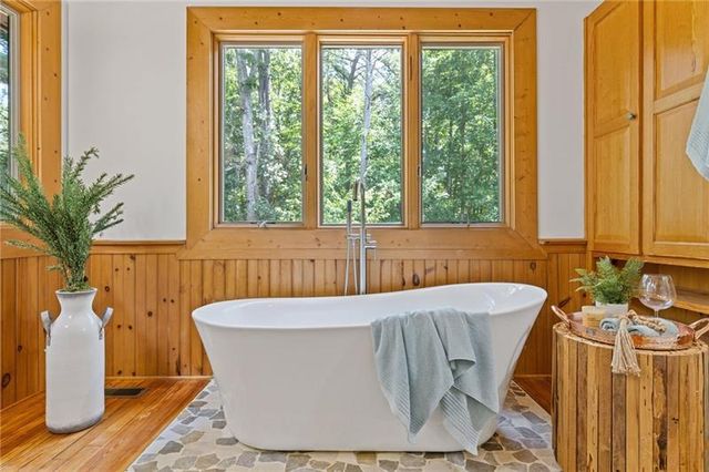 1355 White Road, White, GA 30184