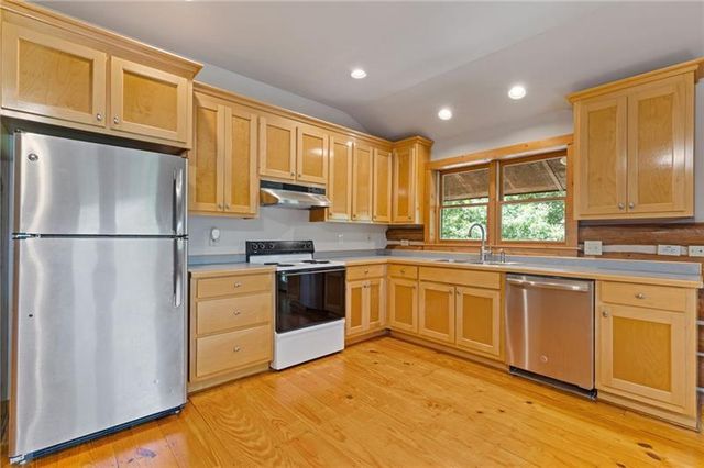 1355 White Road, White, GA 30184