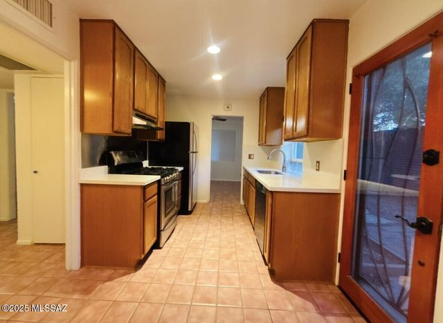 3039 E Hawthorne Street, Tucson, AZ 85716