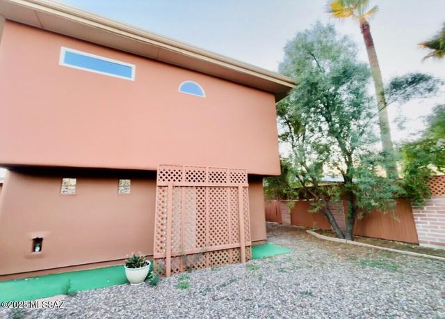 3039 E Hawthorne Street, Tucson, AZ 85716